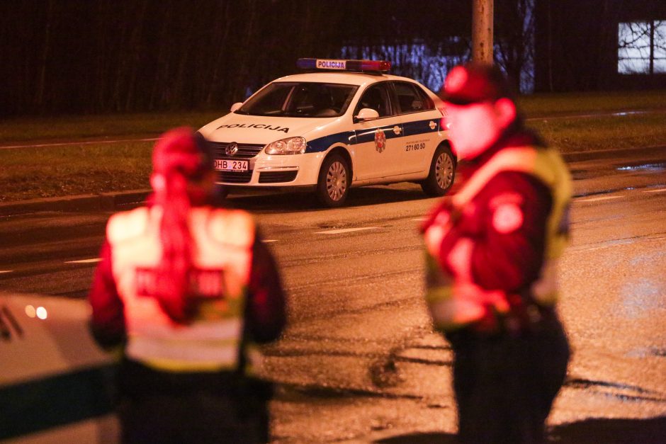 Vilniaus rajone girtas vairuotojas partrenkė paaugles ir bandė pabėgti
