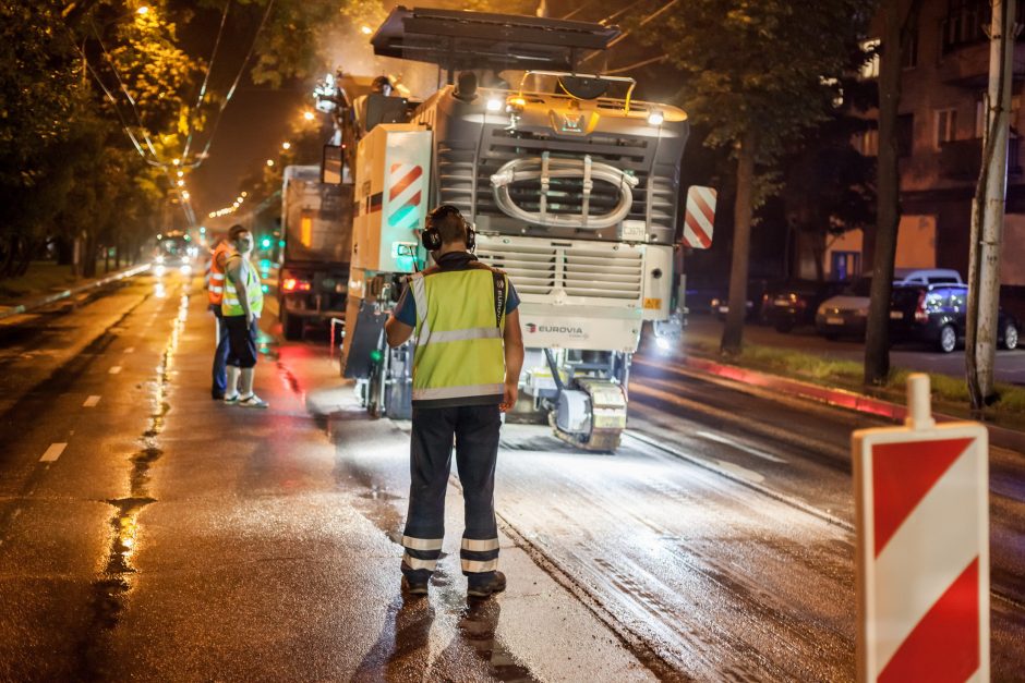 Antakalnio gatvėje naktį bus tiesiamas naujas asfaltas