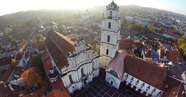 VU vėl kviečia apsilankyti aukščiausiame Vilniaus senamiesčio pastate