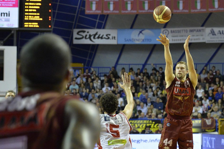 Turkijos krepšinio klubui D. Dulkys pelnė 13, M. Gecevičius – 8 taškus