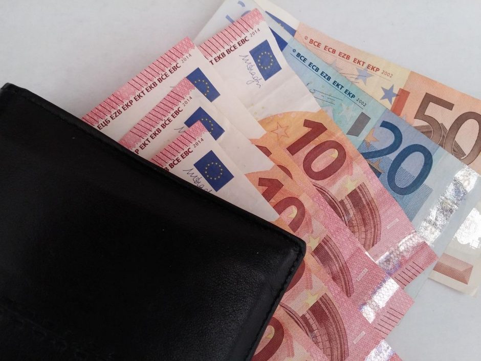 Vyriausybė: rinkliava už e. rezidento statusą kainuos 90 eurų 