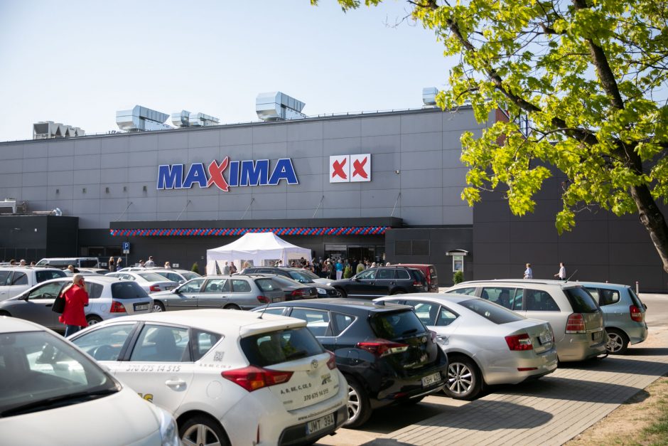 Pirkėjams duris atvėrė atsinaujinusi Karoliniškių „Maxima“