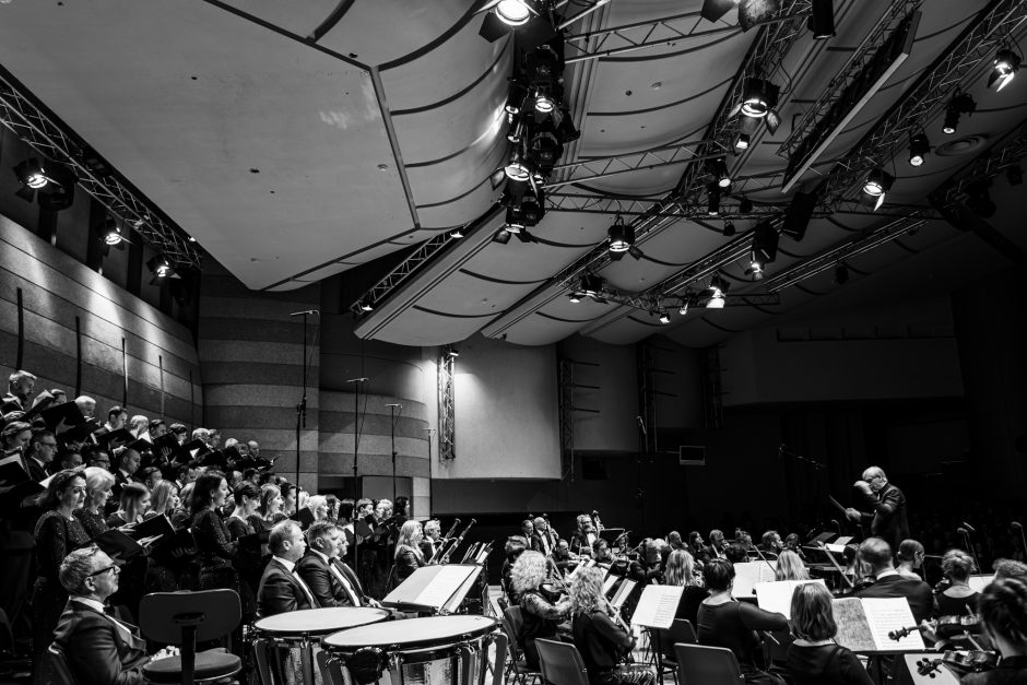 Valstybinis simfoninis orkestras į sceną grįžta su vilties kūriniu