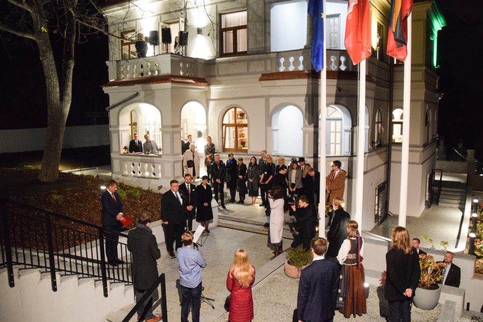 Atidaryta rekonstruota Lietuvos ambasada Čekijos sostinėje