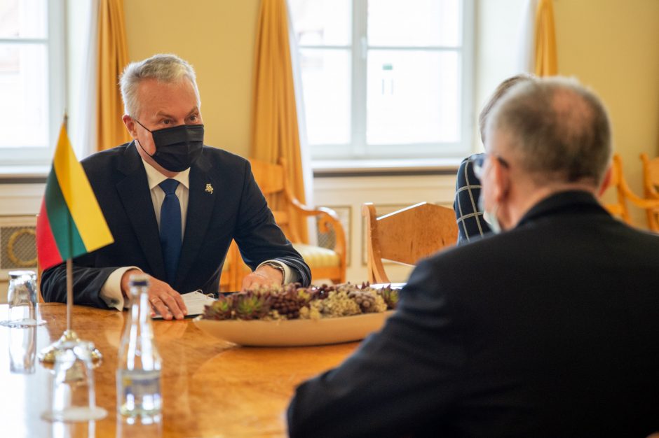 Prezidentas su Vatikano valstybės sekretoriumi aptarė dalijimosi vakcinomis būtinybę