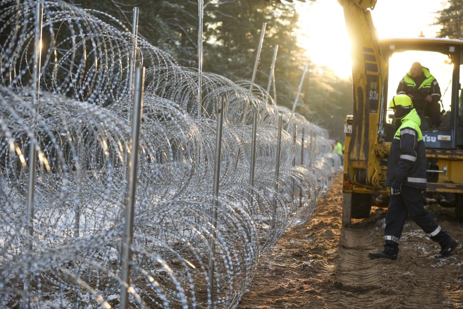 Tvoros Baltarusijos pasienyje statybos – sėkmingos: dirba maždaug 600 darbuotojų