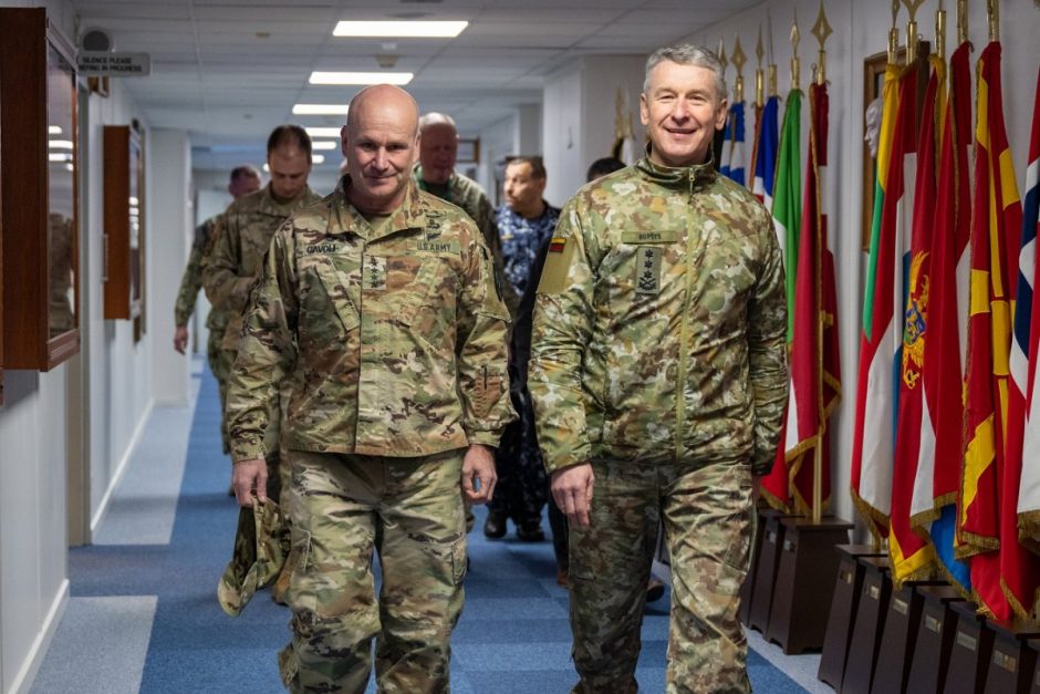 V. Rupšys su NATO pajėgų Europoje vadu aptarė atnaujintus gynybos planus regionui