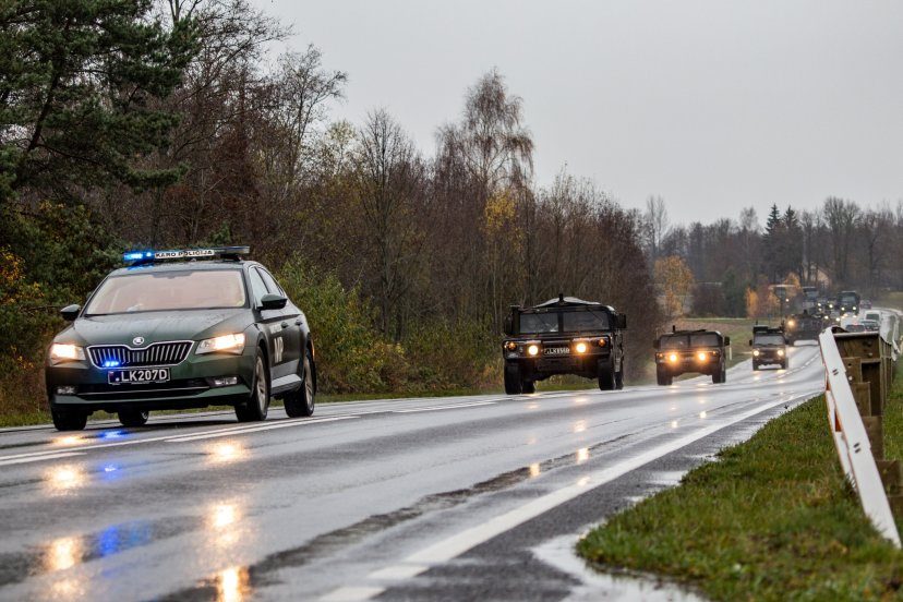 Judės karinė technika: NATO tarptautinis batalionas Lietuvoje pradeda pratybas