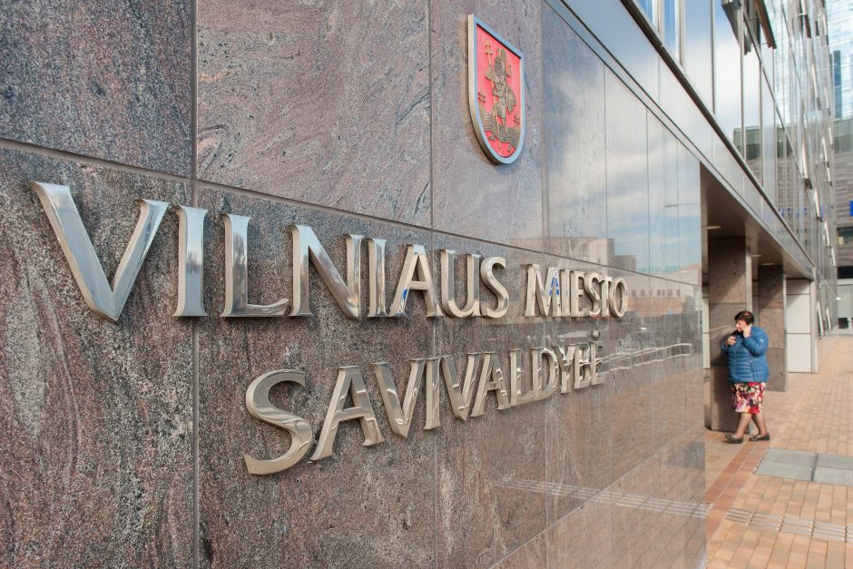 Vilnius plūduriuoja skolose, o savo skolininkus nurašo