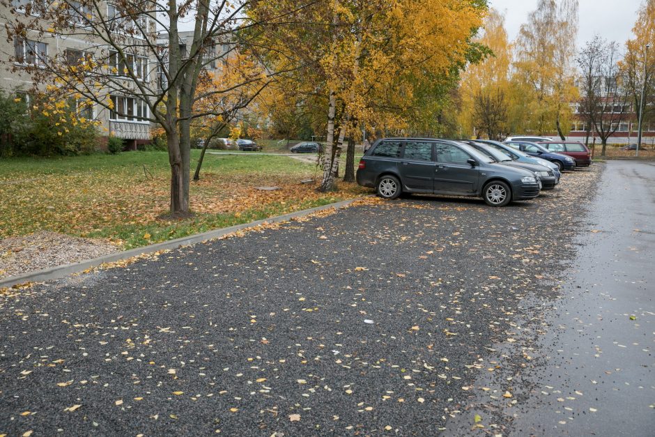 Užgrūstuose sostinės kiemuose atsirado daugiau vietų automobiliams