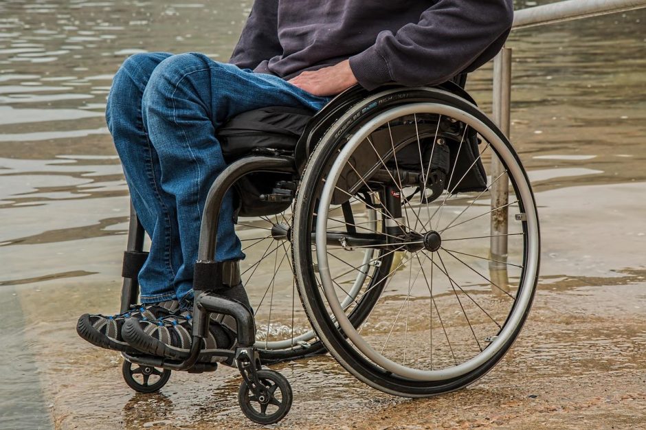 Nuo liepos neįgalieji galės tikėtis asmeninių asistentų pagalbos