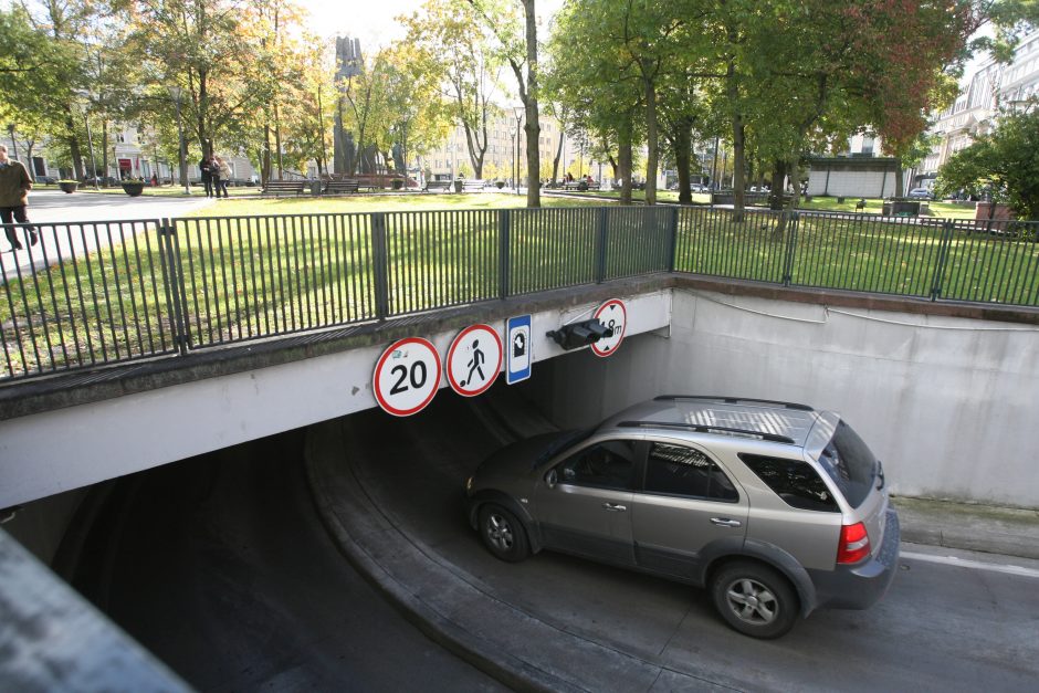 Žiemos ypatumai: vairuotojų aplaidumas gali kainuoti tūkstančius