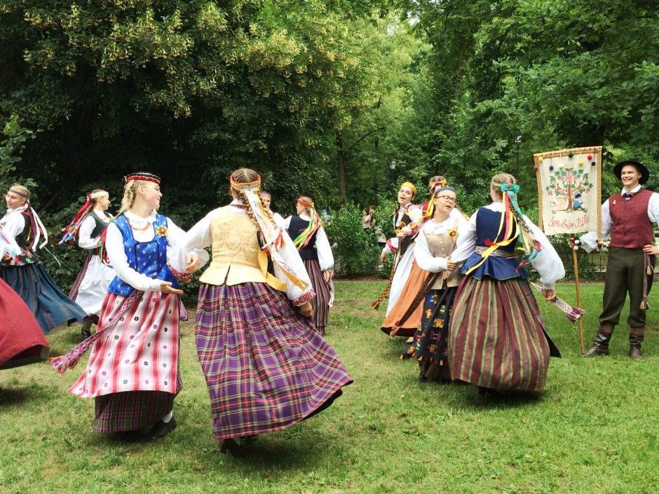 Į jubiliejinės Dainų šventės jūrą įsilies gausus mėgėjų meno kolektyvų būrys