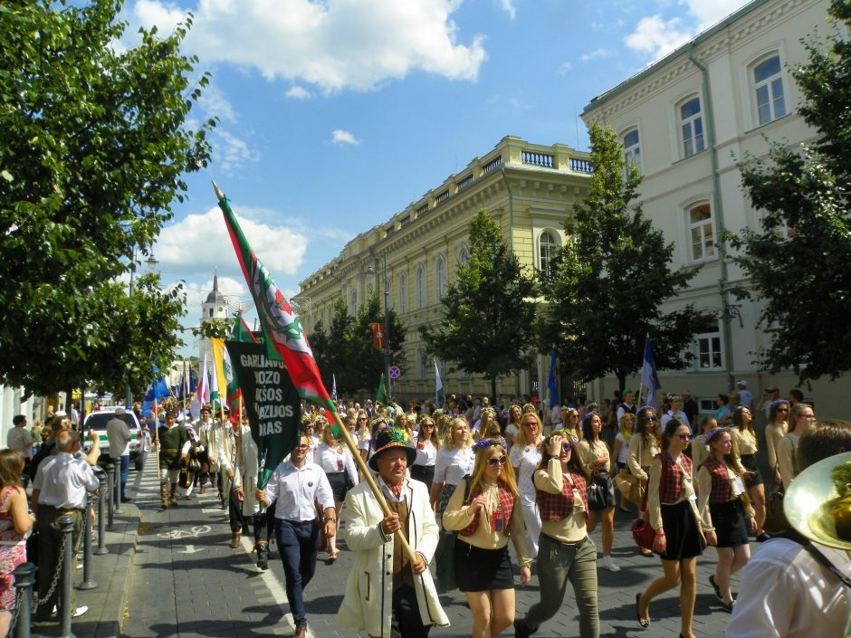 Į jubiliejinės Dainų šventės jūrą įsilies gausus mėgėjų meno kolektyvų būrys