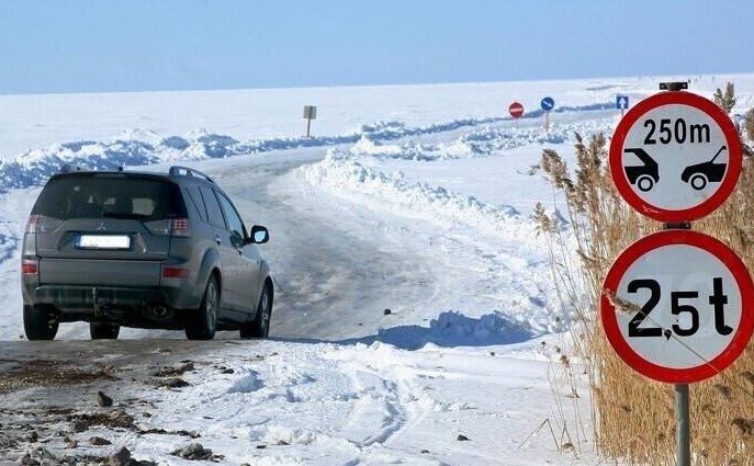 Automobilyje persirengiate? JAV už tai grėstų bauda