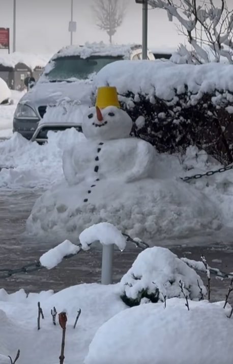 Klaipėdiečiai sniego valymu rūpinasi patys