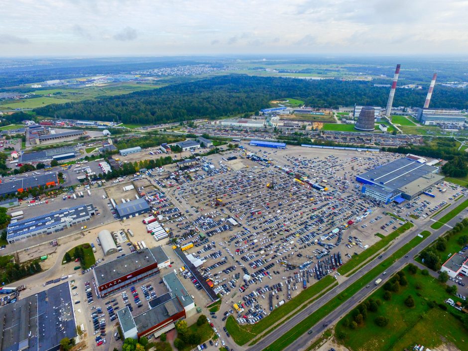 Automobilių turguje – pirkėjų laukimo nuotaikos