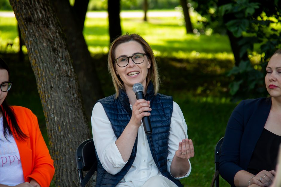 Meilės romanų rašytoja įvertinti rankraštį patiki... anytai