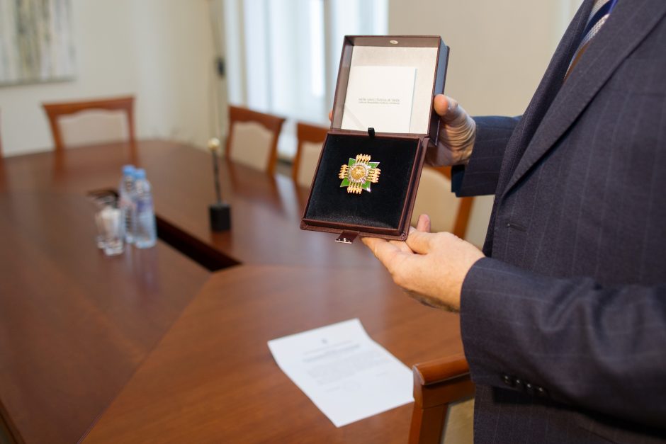 Už nuopelnus Lietuvai apdovanotas lenkų kultūros veikėjas K. Czyzewskis