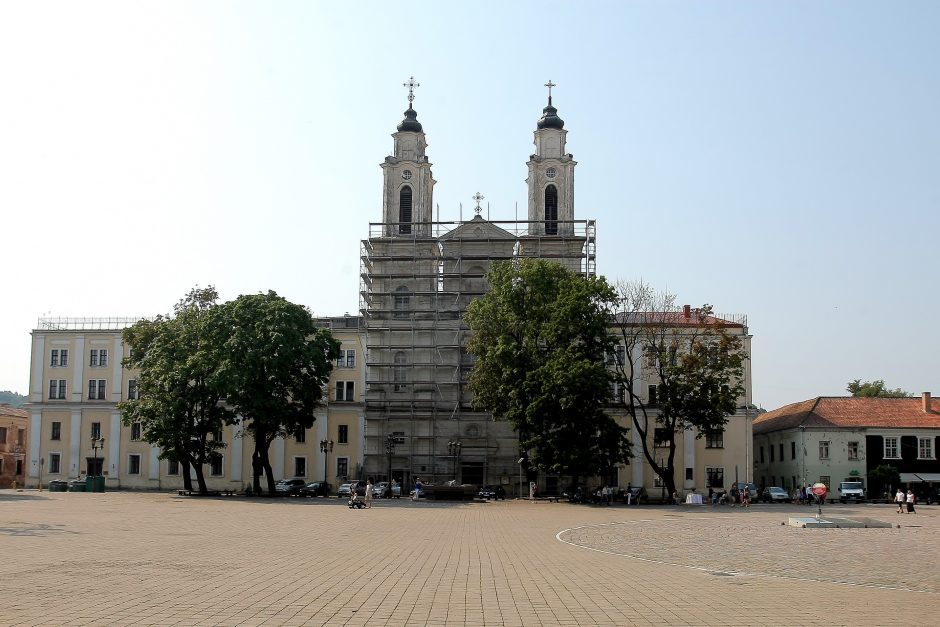 Pradėtos restauruoti Kauno jėzuitų bažnyčios freskos