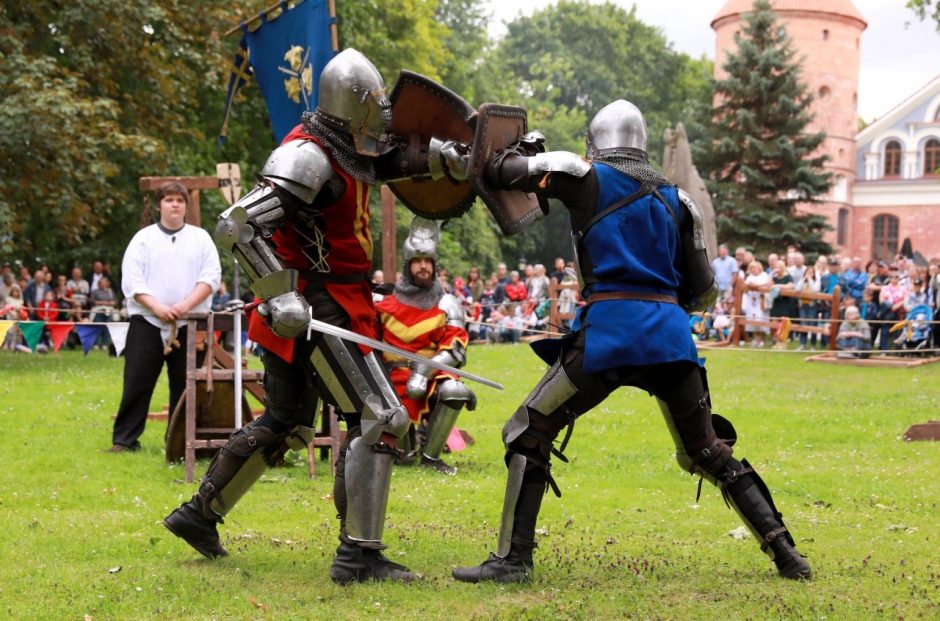 Raudondvaris rengiasi sutikti tūkstančius Valstybės dienos dalyvių