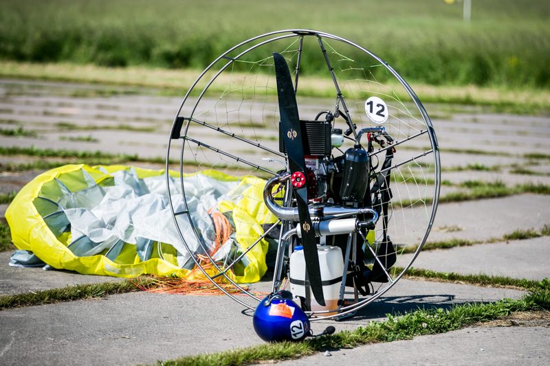 Kaune varžosi motorizuotų parasparnių pilotai