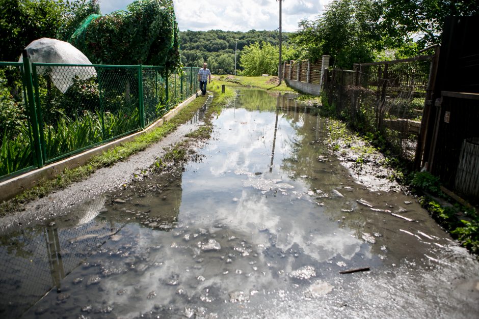 Po liūties Žemųjų Šančių gyventojai skendo fekalijose: tai – ekologinė bomba