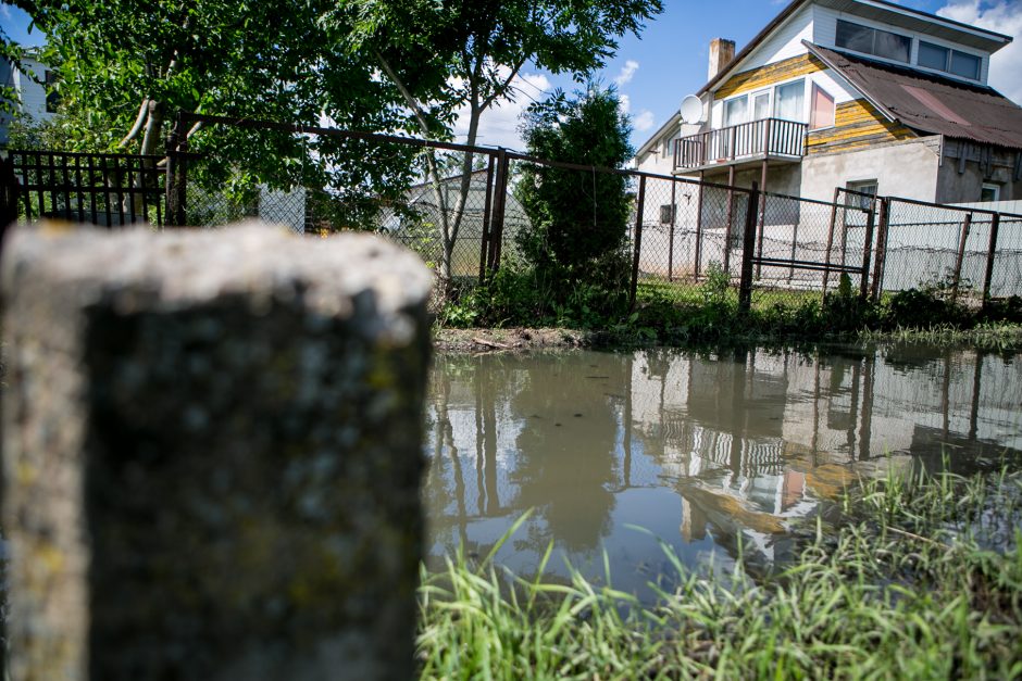 Po liūties Žemųjų Šančių gyventojai skendo fekalijose: tai – ekologinė bomba