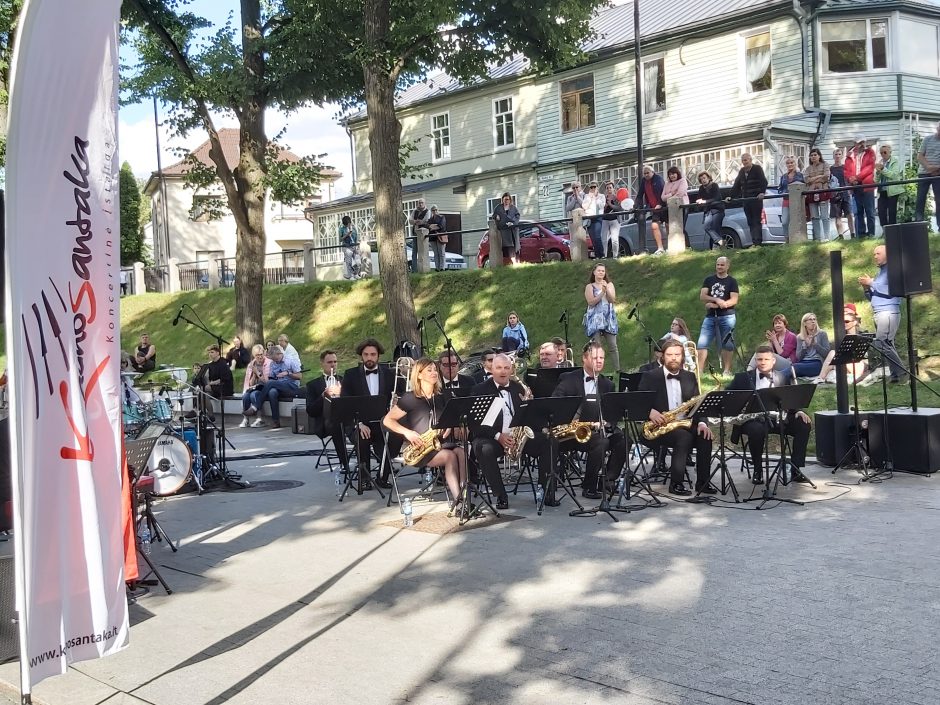 Nemokami koncertiniai piknikai ir vėl džiugina kauniečius: gyvai skambėjo džiazas