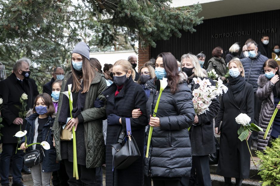 Į amžinojo poilsio vietą Vilniuje išlydėtas kompozitorius F. Latėnas