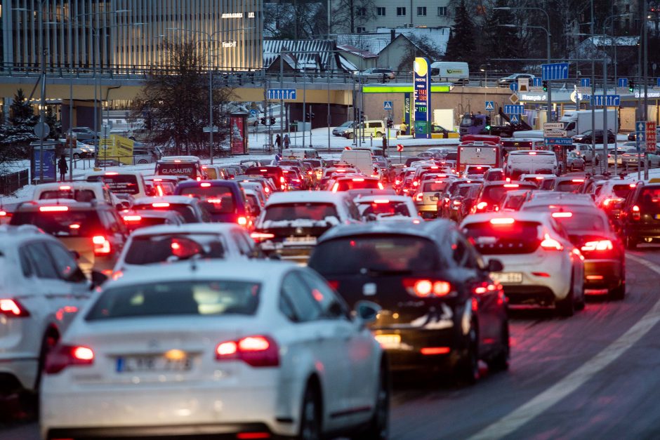 J. Razma: taršių automobilių mokesčio projektas atidėtas