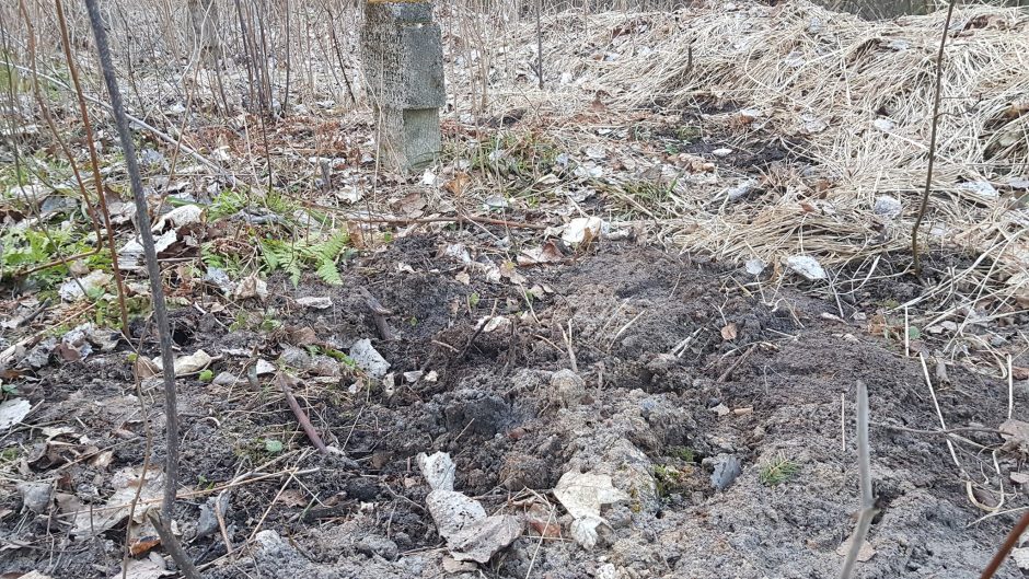 Suglumino kasinėjimai kapinėse: siekė išniekinti ar pramogavo?