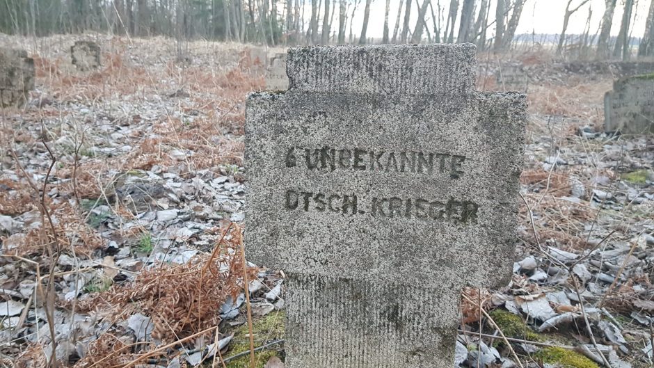 Suglumino kasinėjimai kapinėse: siekė išniekinti ar pramogavo?