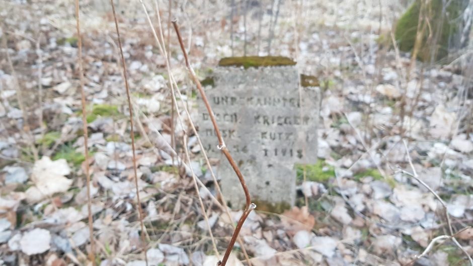 Suglumino kasinėjimai kapinėse: siekė išniekinti ar pramogavo?