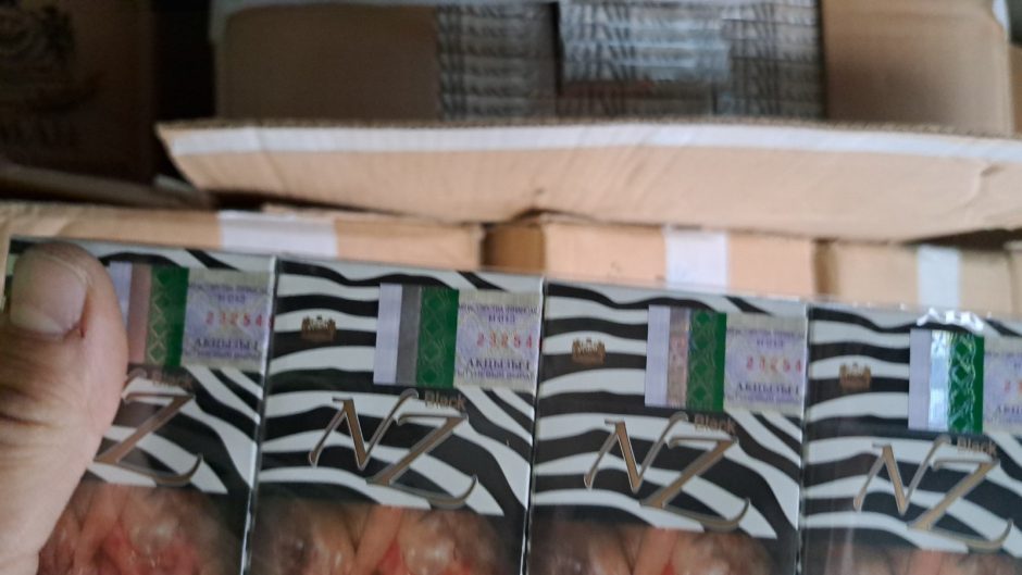 Muitininkams įkliuvo Lenkijos pilietis: vilkike – 10 dėžių cigarečių ir urzgiantis buldogas