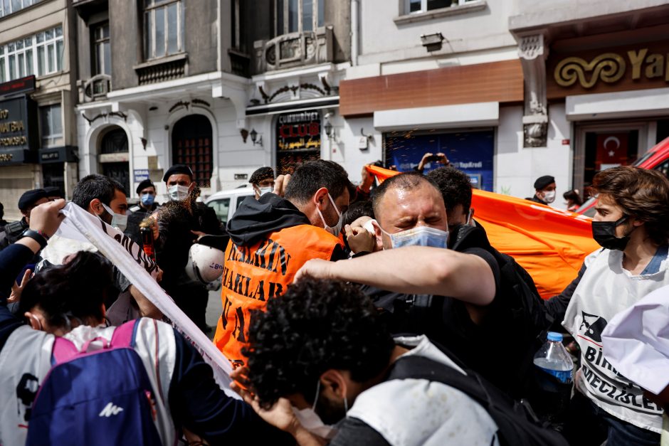 Stambule policija sulaikė dešimtis uždraustos demonstracijos dalyvių