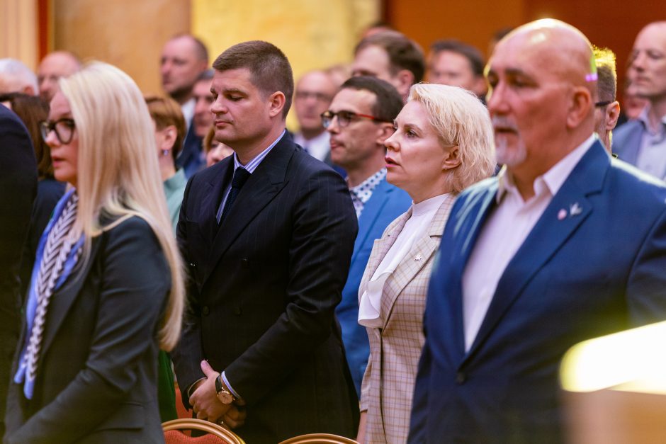 Merai nesutiko atsiprašyti dėl neskaidrios išmokų tvarkos