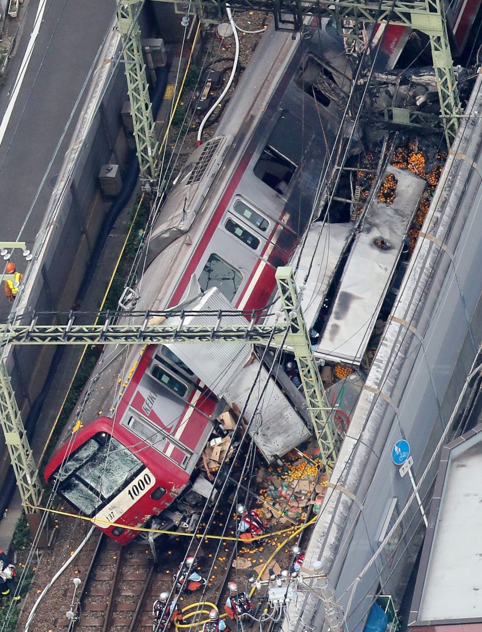Avarijoje šalia Tokijo nukentėjo dešimtys žmonių, vienas žuvo