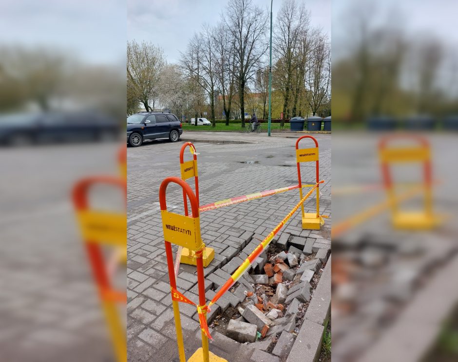 Automobilių stovėjimo aikštelės neįgaliojo vietoje – duobė