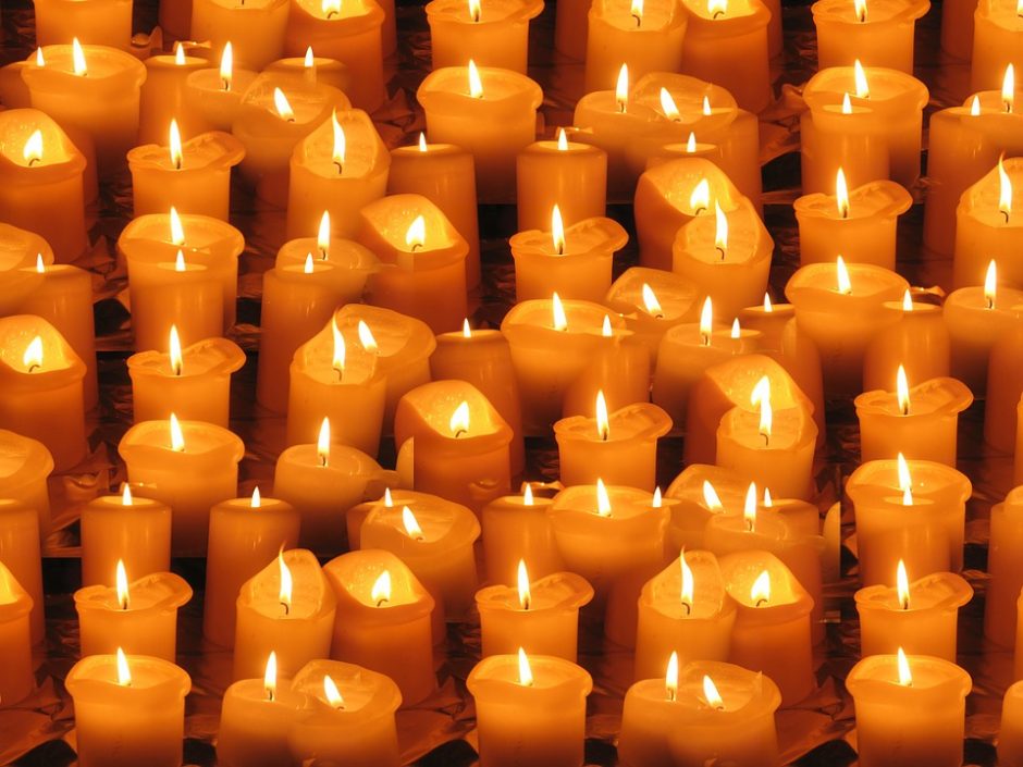 https://kauno.diena.lt/sites/default/files/styles/940x000/public/Vilniausdiena/Vartotoju%20zona/b.banyte/candles-64177_960_720.jpg?itok=ScZYe_aV https://kauno.diena.lt/sites/default/files/styles/940x000/public/Vilniausdiena/Vartotoju%20zona/b.banyte/candles-64177_960_720.jpg?itok=ScZYe_aV