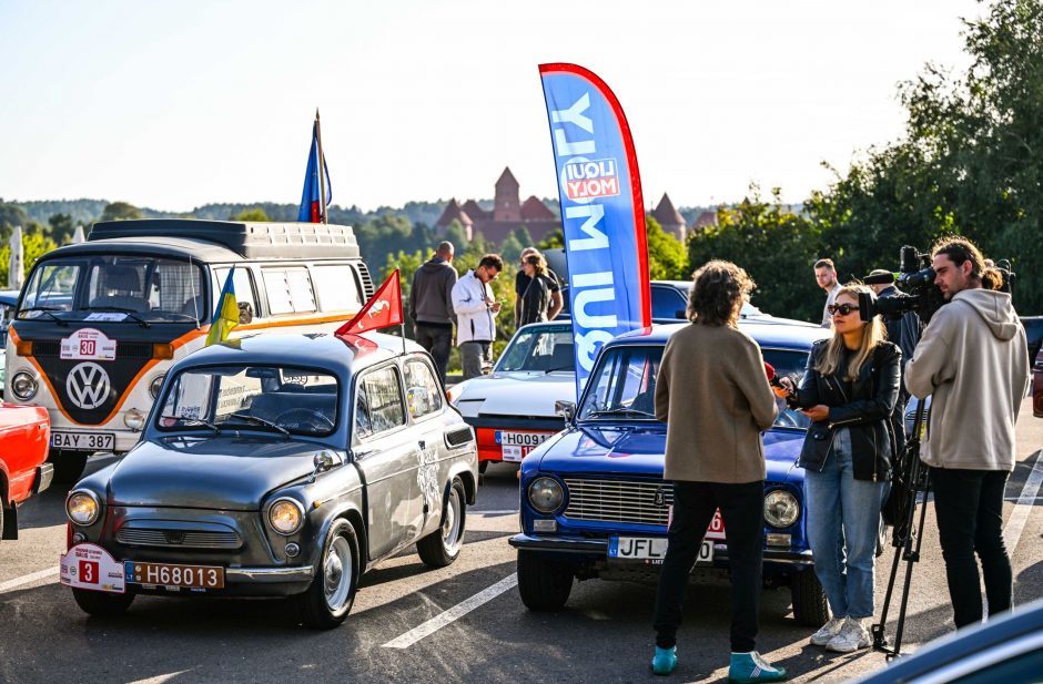 Istorinių kolonoje – ir princo Čarlzo bei dainininko Stingo mėgstamiausias automobilis