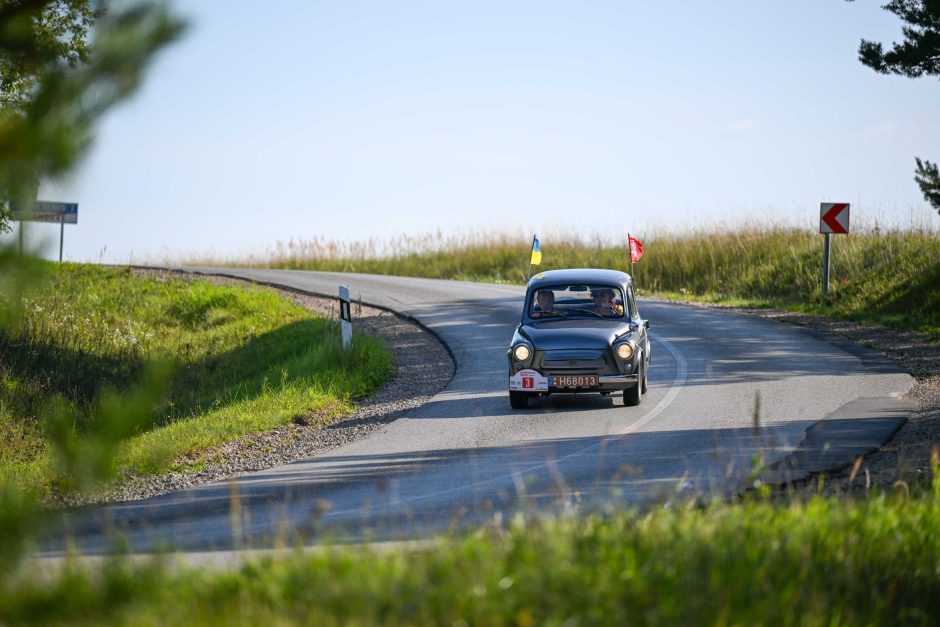 Istorinių kolonoje – ir princo Čarlzo bei dainininko Stingo mėgstamiausias automobilis