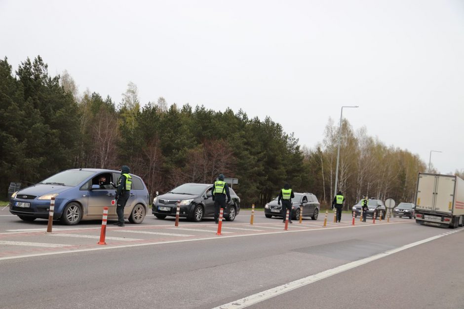 Sustabdytas neblaivus ir beteisis vairuotojas į Kauno pareigūnų rankas atidavė ir atvykusį draugą