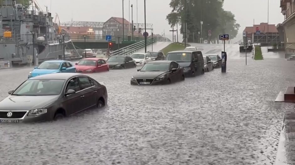 Po Klaipėdai tekusių kelių išbandymų lietumi – misija suvaldyti tvanus