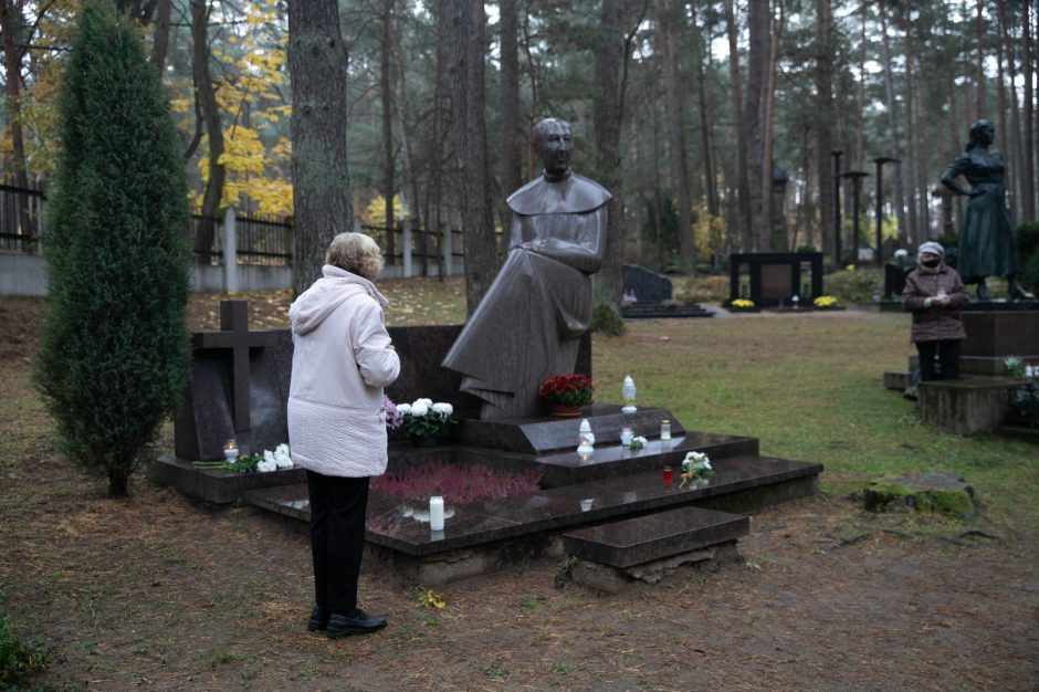 R. Mikutavičius prisimintas poezija, giesmėmis ir liudijimais