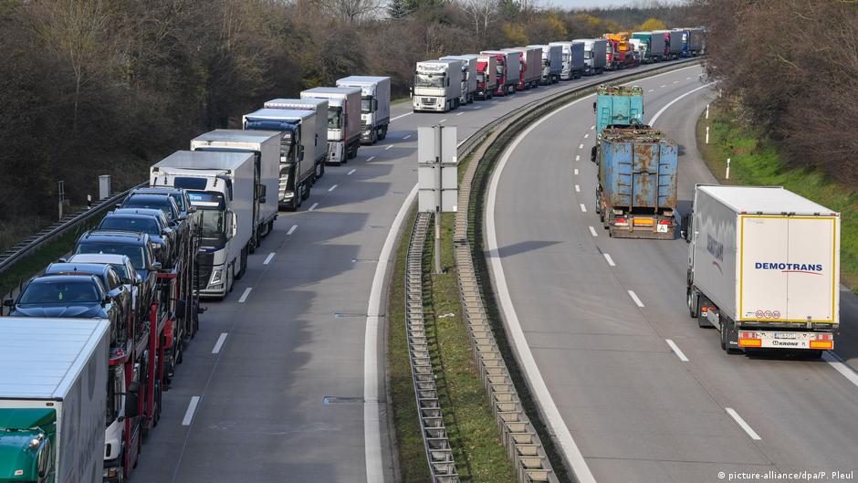 Kaimynų sukelti rūpesčiai vežėjams diktuoja išeitis