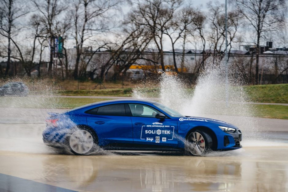 Verslui nebereikia prabangių automobilių?