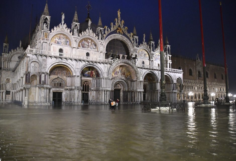 Veneciją užklupo birželiui nebūdingas aukštas potvynis