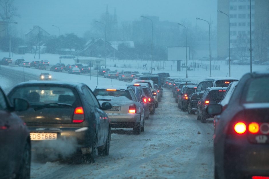 Nepasiturintieji jau gali teikti paraiškas dėl paramos mažiau taršiam automobiliui