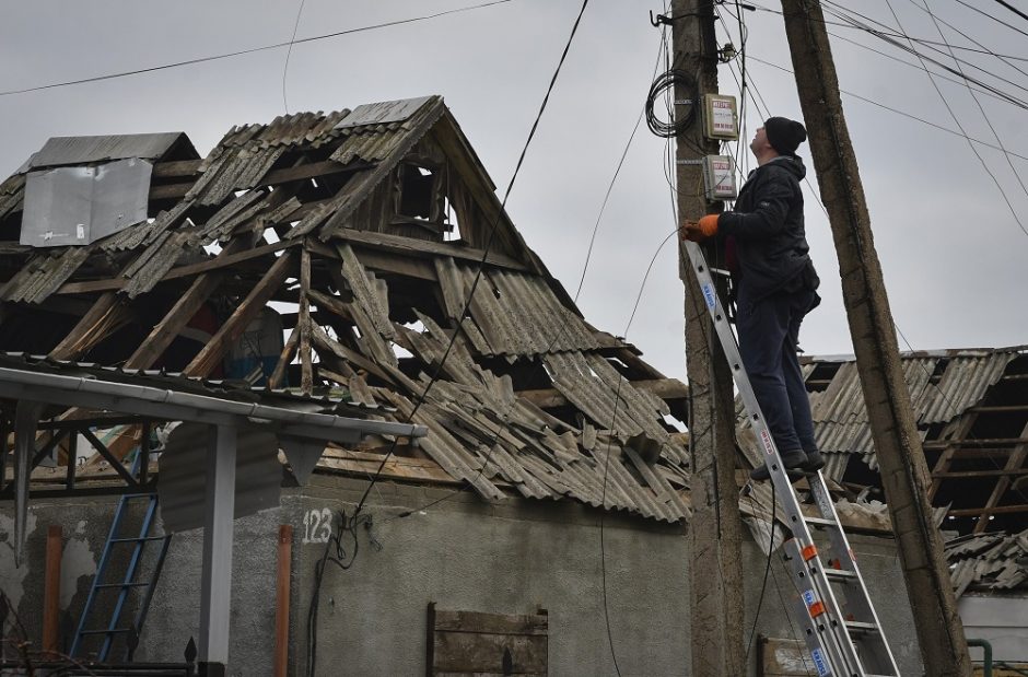 Ukraina teigia atsitraukiant Rusijai atkovojusi dešimtis kaimų